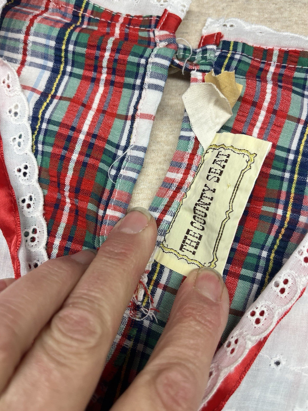 1970s Women’s Red Plaid W/wht Eyelet Cotton Top
