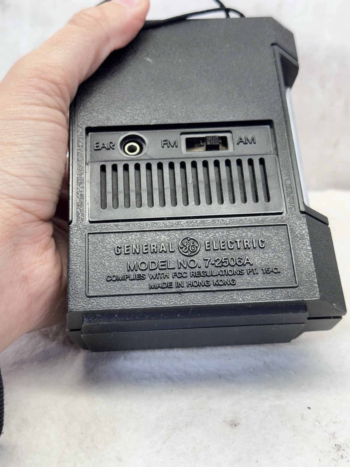 Vintage GE General Electric Model 7-2506A Handheld AM-FM Transistor Radio