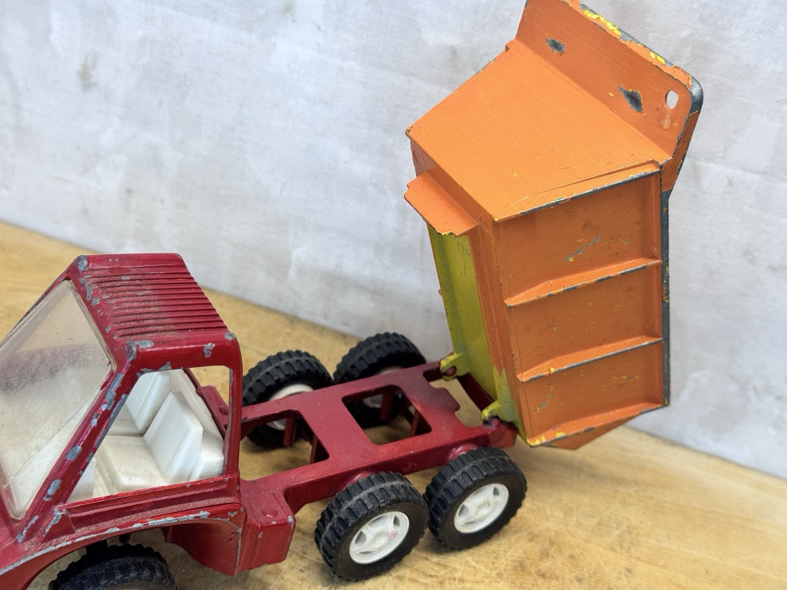 Vintage Hubley Metal Dump Truck Toy #S-1692