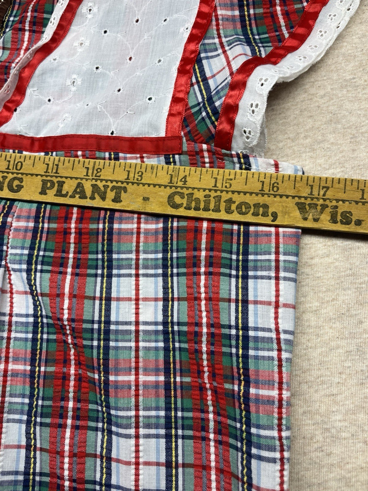 1970s Women’s Red Plaid W/wht Eyelet Cotton Top