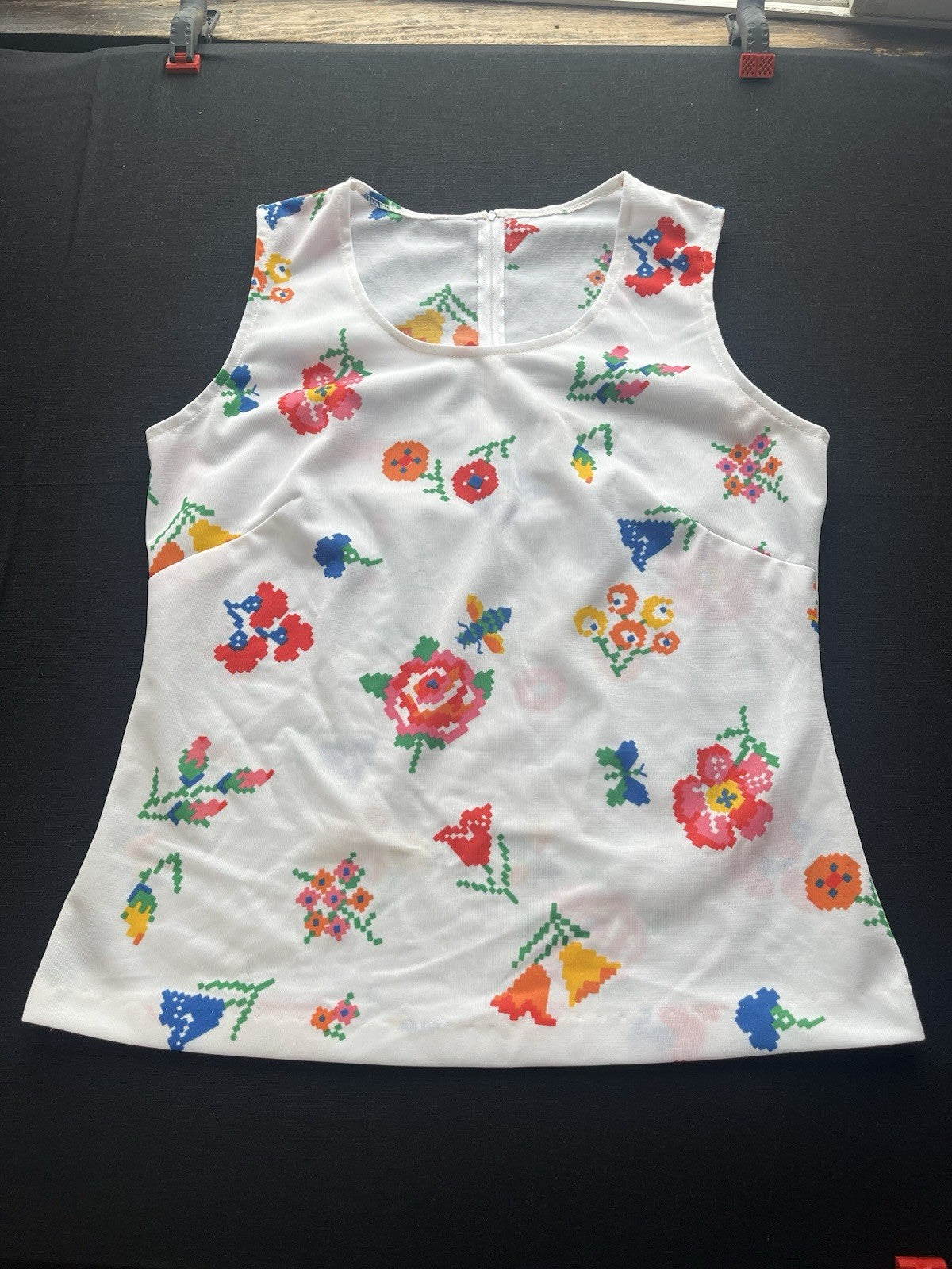 1960s White Flowered Sleeveless Knit Shirt