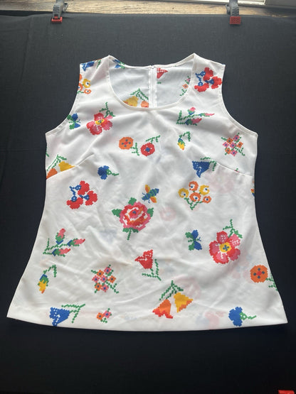 1960s White Flowered Sleeveless Knit Shirt