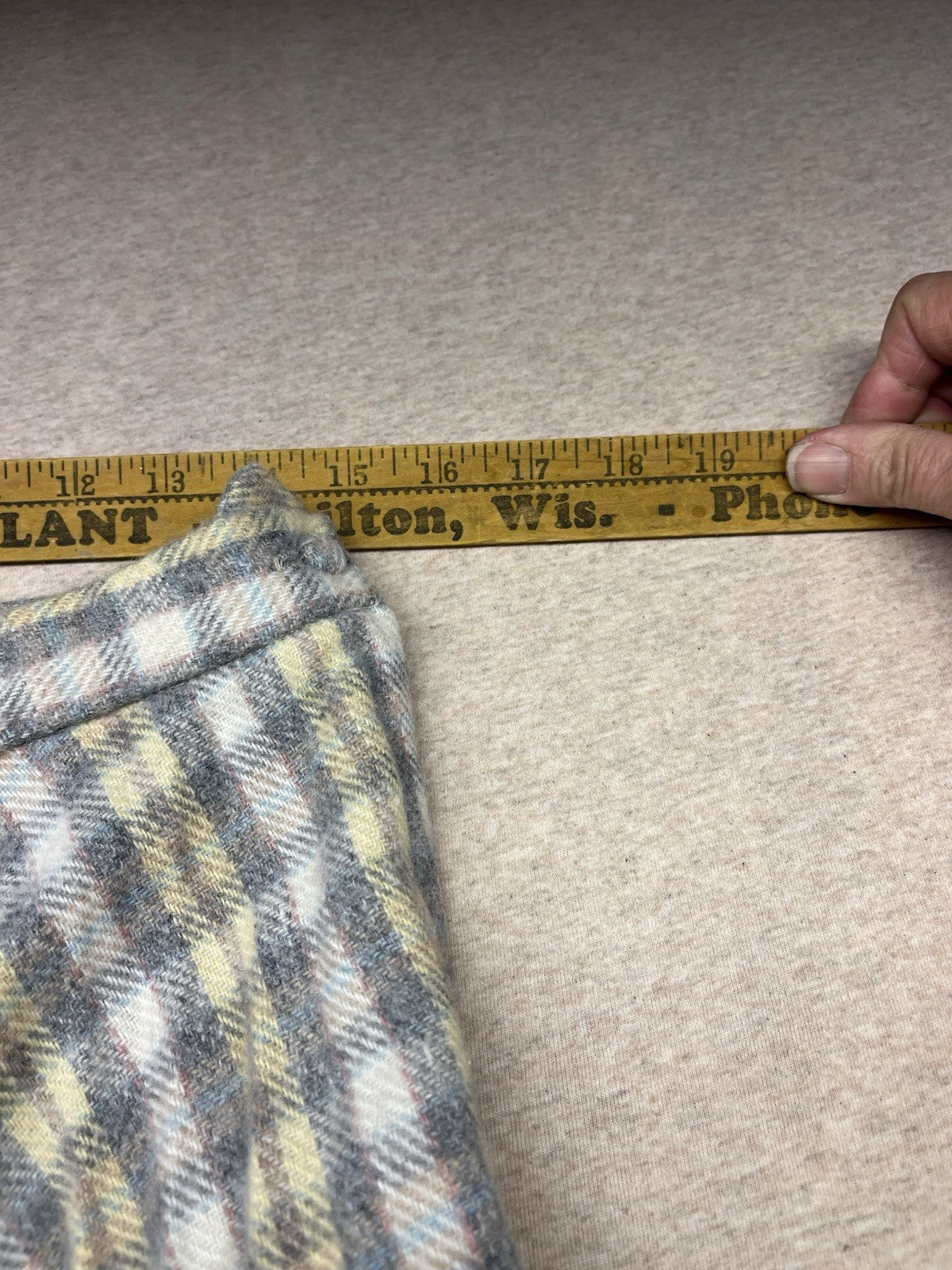 1960s Women’s Grey Plaid Wool Skirt