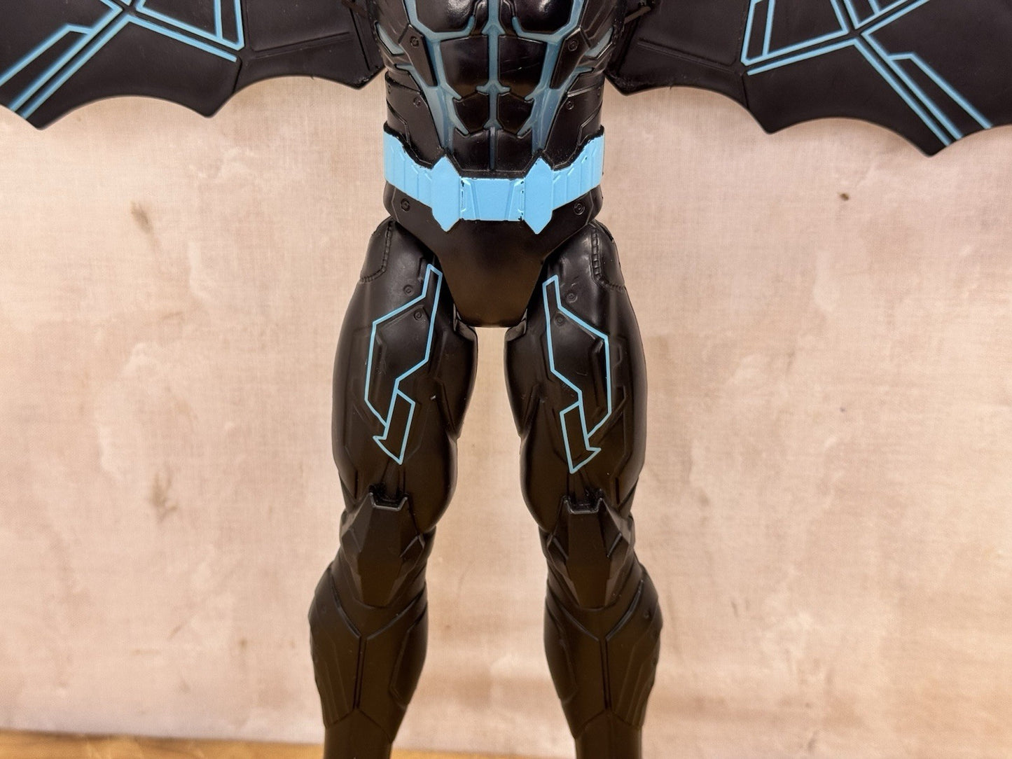 DC Comics Batman Bat-Tech 12-inch Deluxe Action Figure w/Expanding Wings #1370