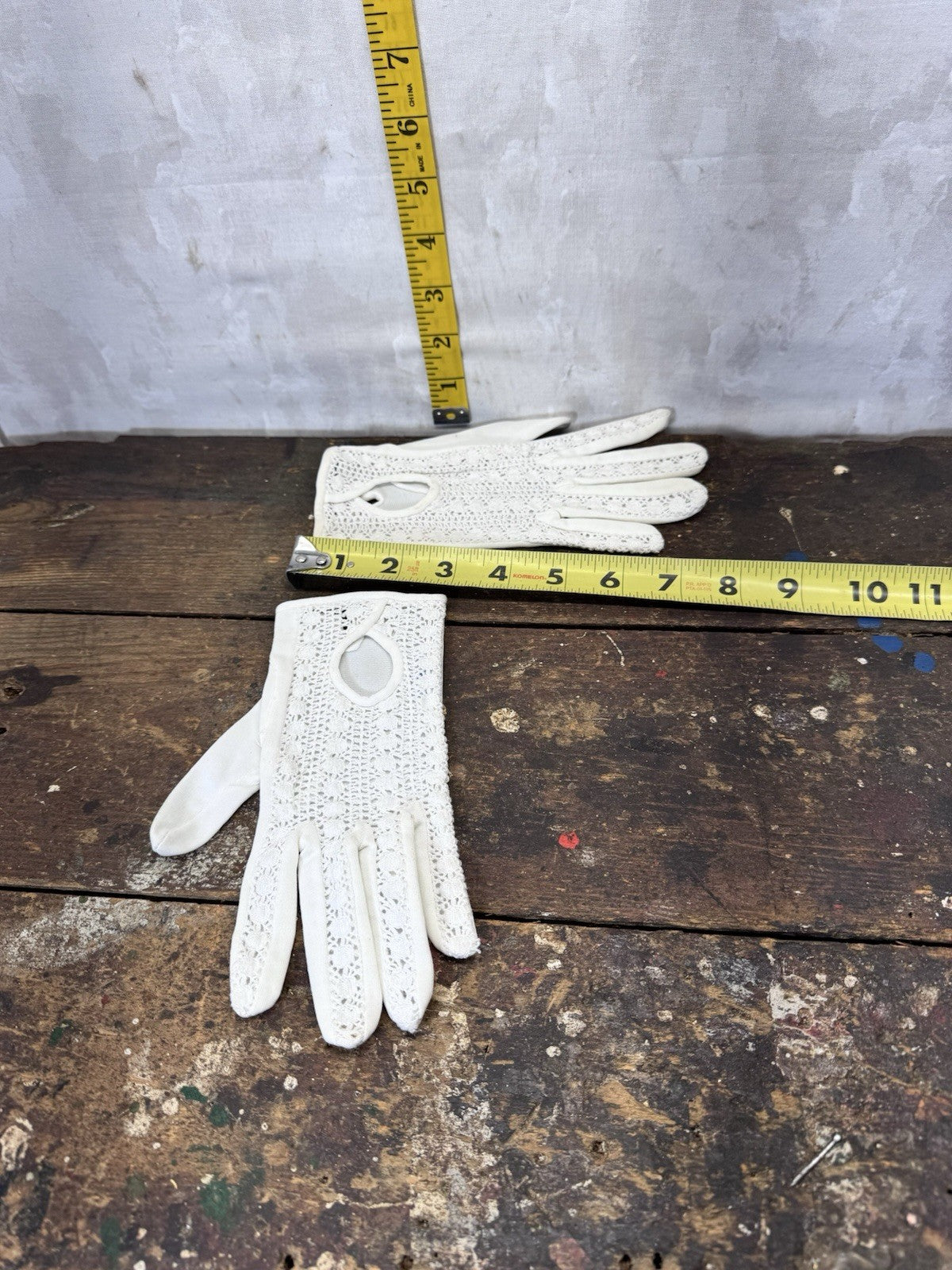 White Vintage Child’s Stretch Lace Cloth Gloves  #S-1835