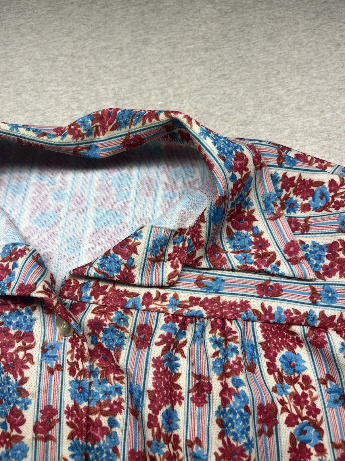 1970s Women’s Knit Flowered Print Top W/pockets