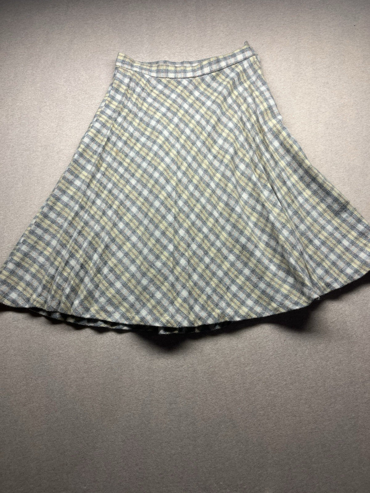 1960s Women’s Grey Plaid Wool Skirt