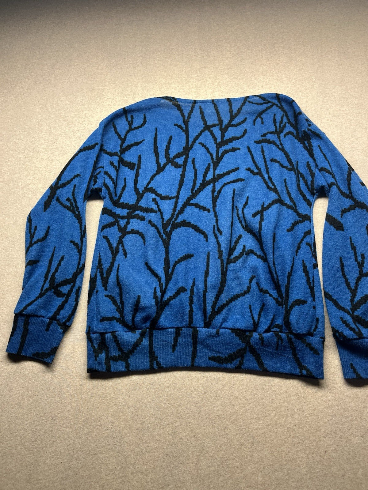 1970s, 80s Women’s Blue Pattern L Sleeve Knit Light Sweater