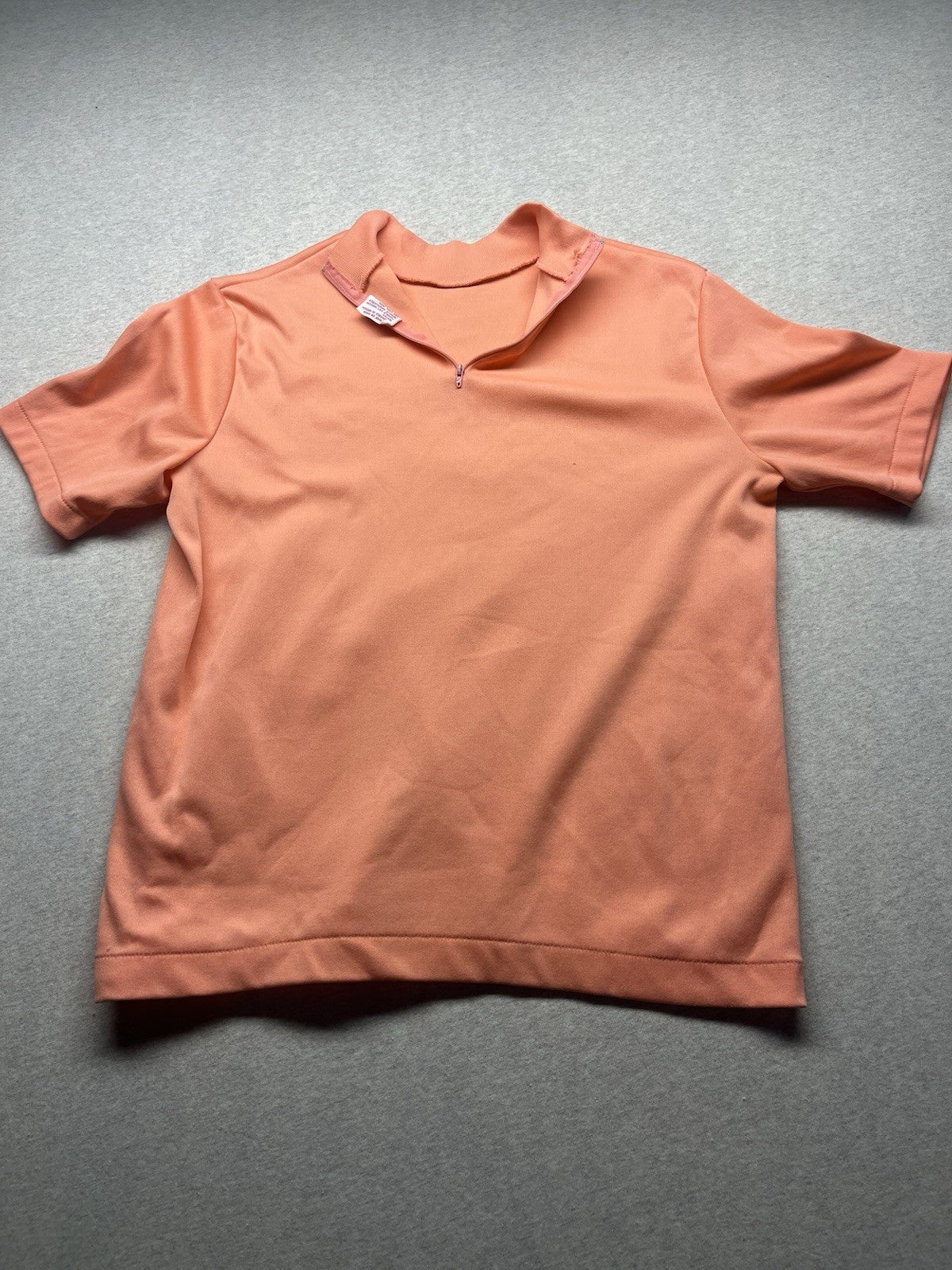 1970s Women’s Peach Knit Back Zipper S Sleeve Shirt