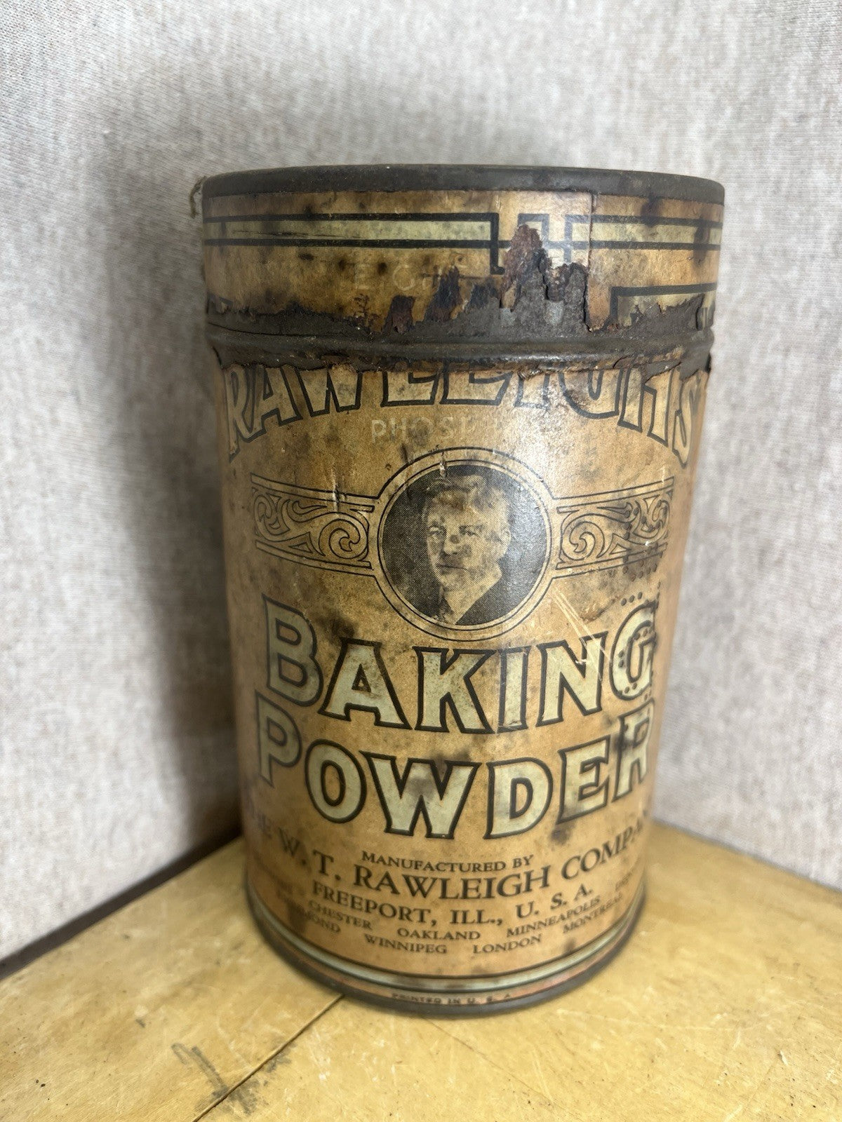Raleigh’s Vintage Baking Tin Empty