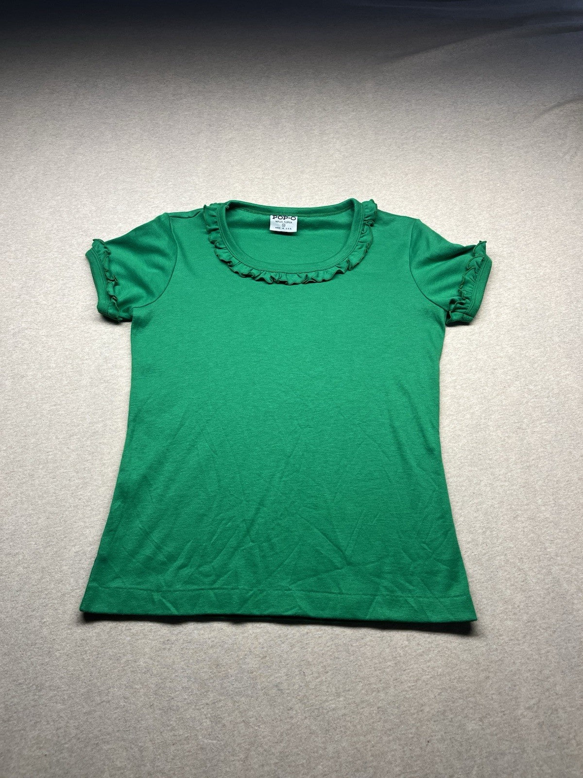 1970s Women’s Green Knit Ruffled S Sleeve Top
