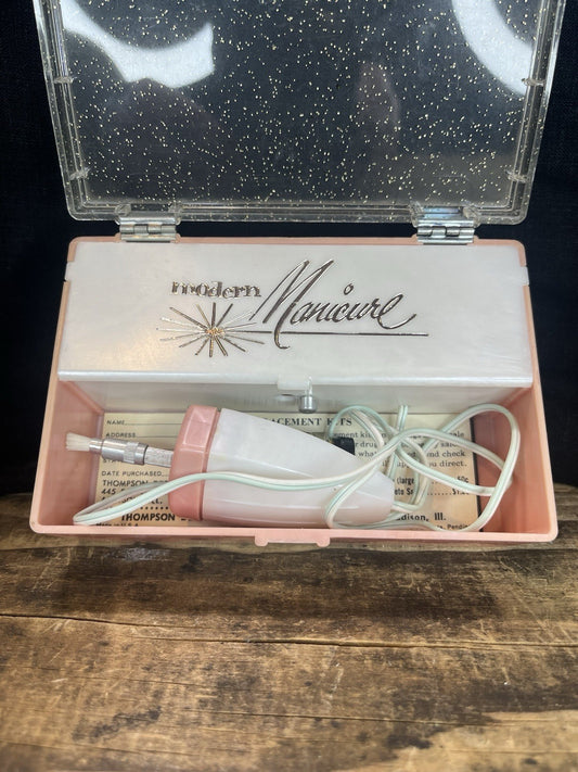 Vintage Modern Thompson Battery Manicure Set No Chips ,cracks Or Melting 