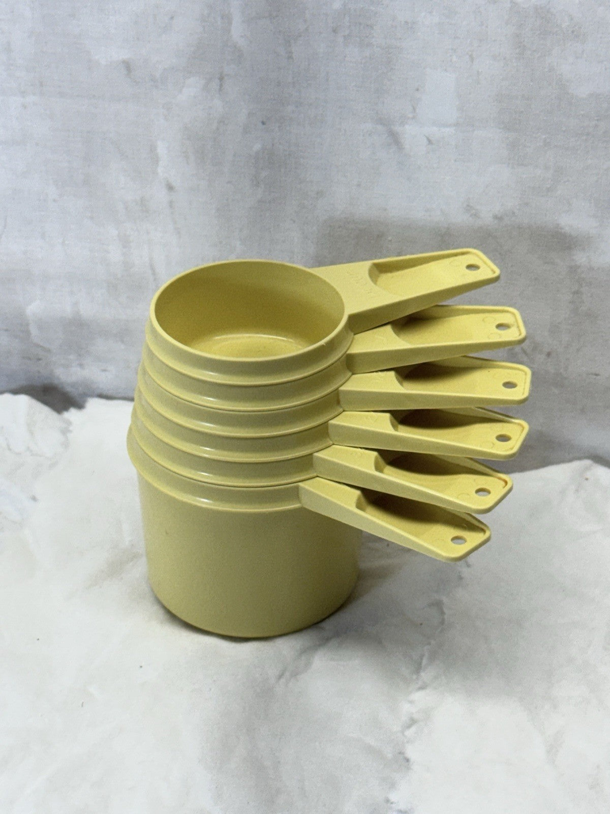 Vintage Plastic Tubberware Measuring CupsComplete Set Yellow #S-1909