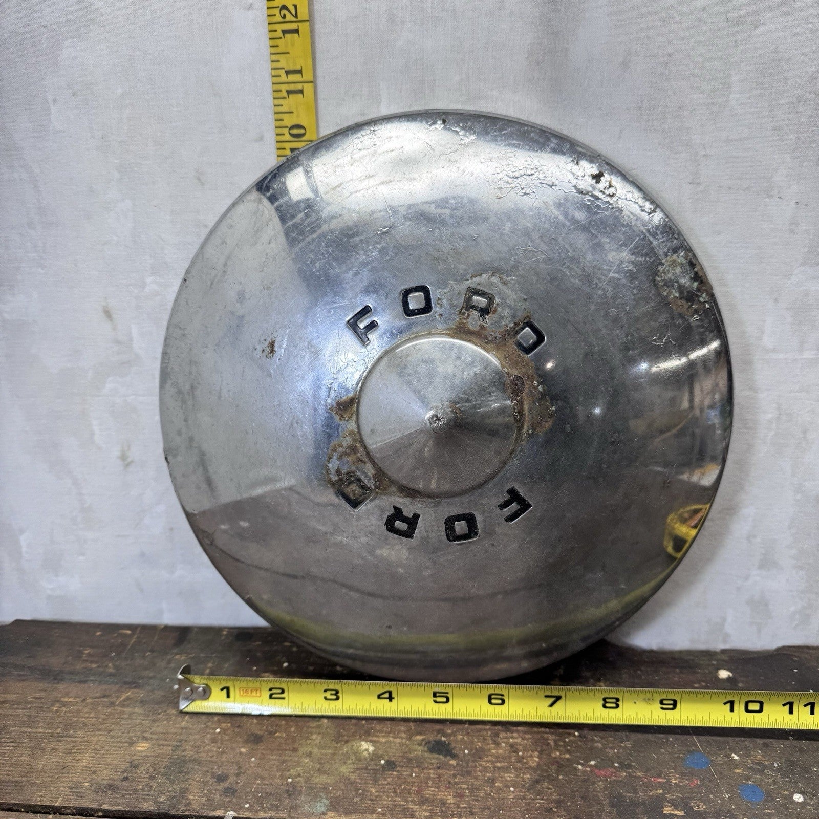 1949-1950 Ford Deluxe Hub Cap