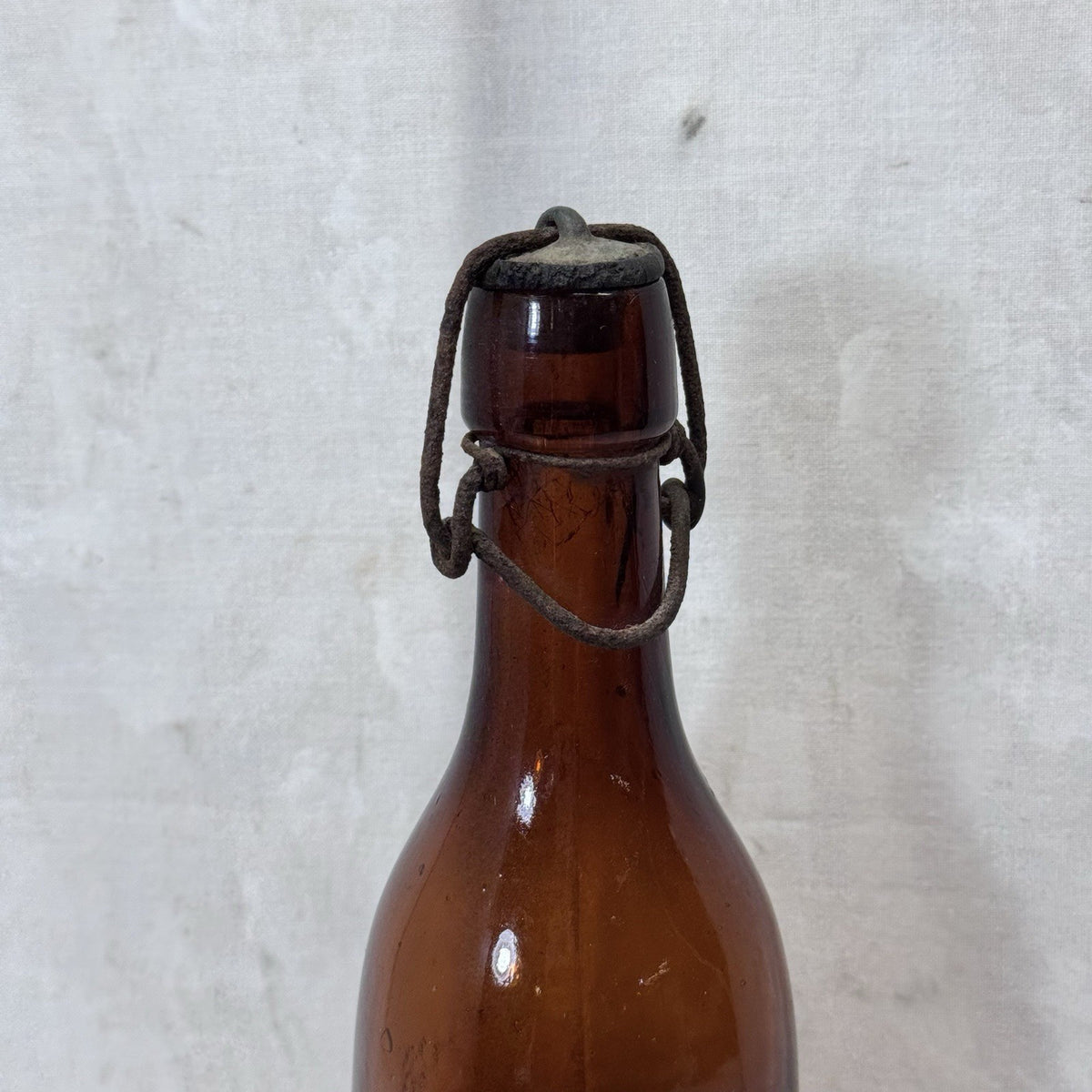 E.L Husting Milwaukee Wisconsin Brown Glass Metal Wire Top Beer Bottle Vintage
