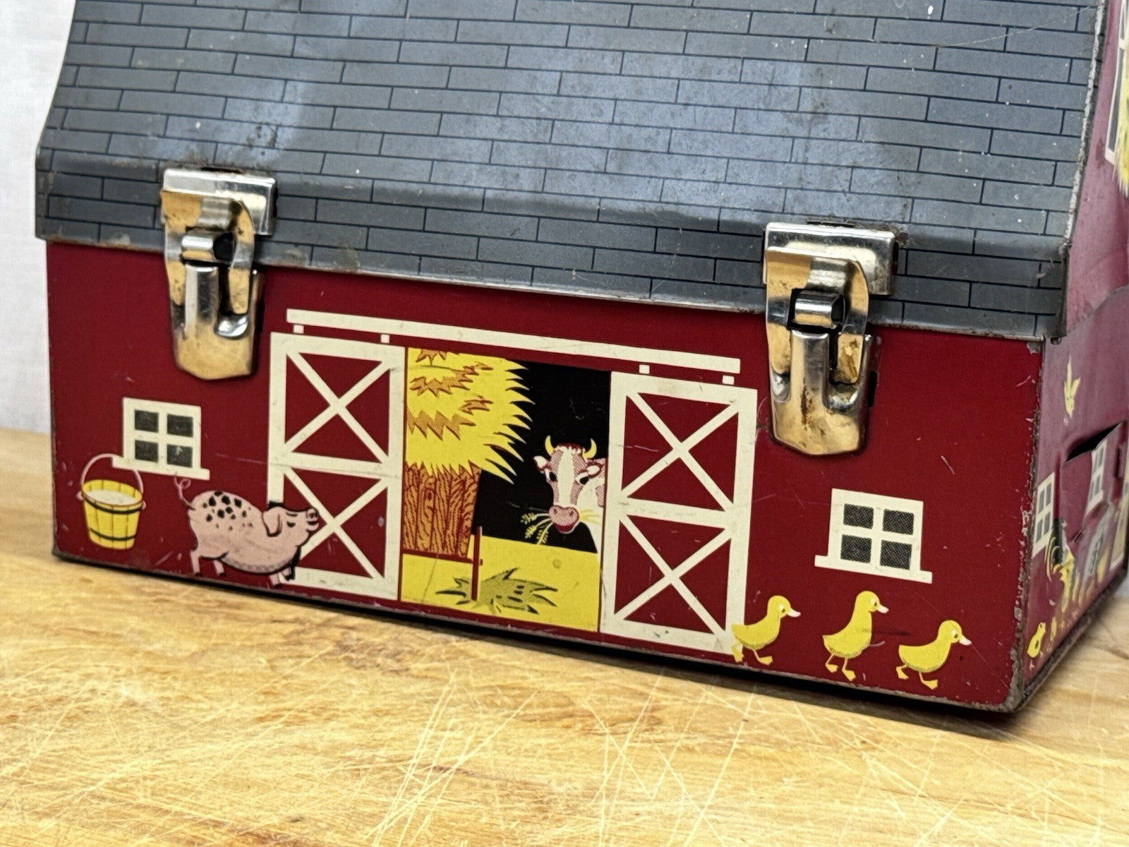 Barn Lunch Box Vintage #1162