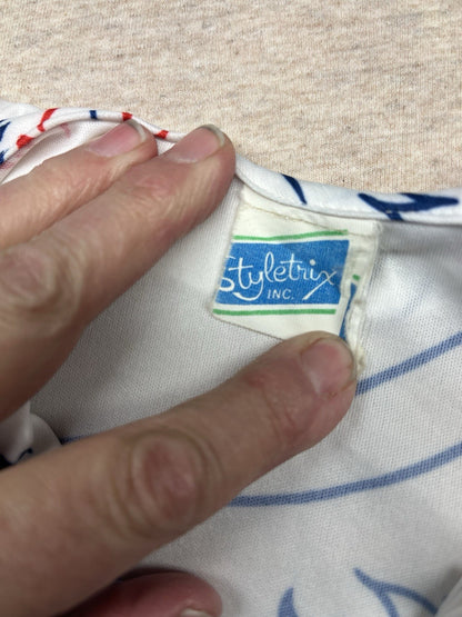 1970s, 80s Women’s White Flowered Knit S Sleeve Shirt 