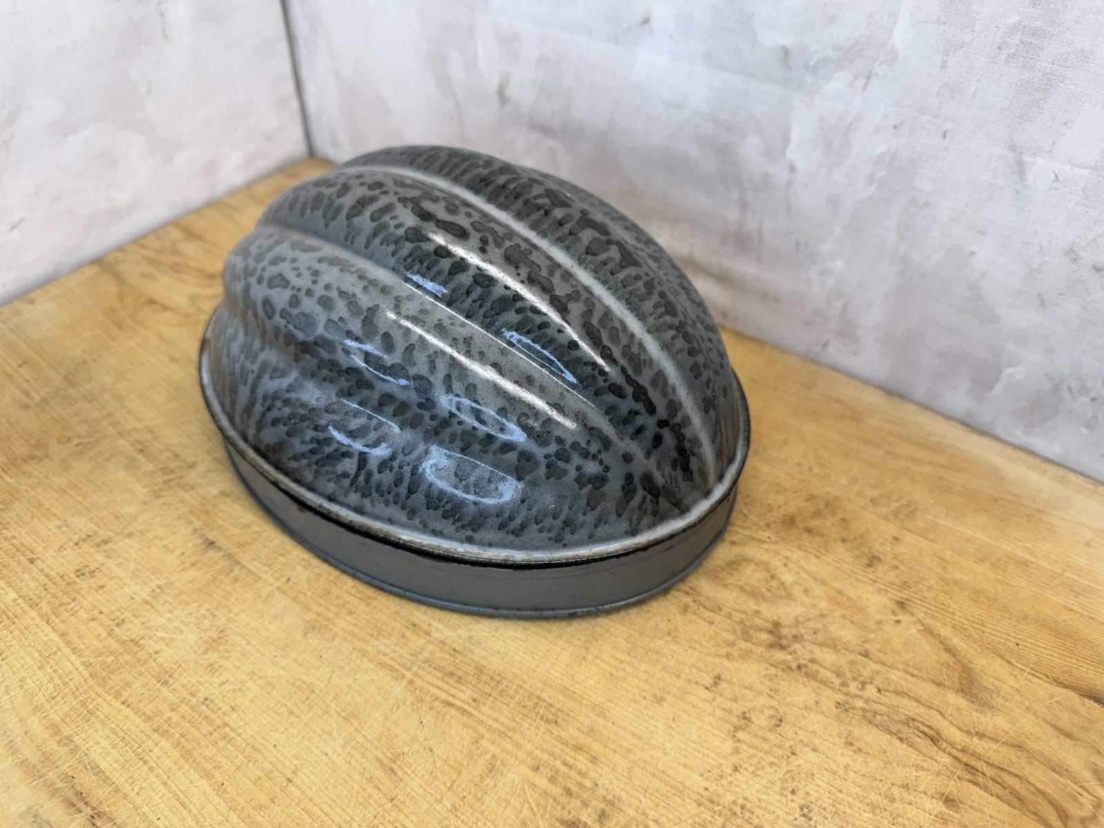 Antique Enamelware Gray Baking Mold #S-1666