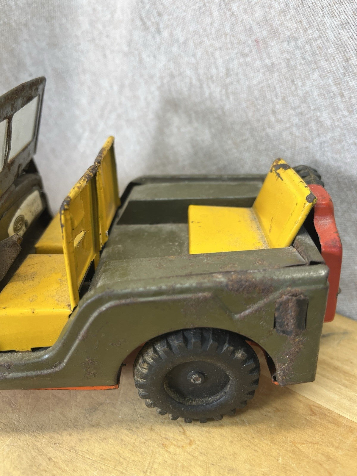 Vintage Tin Friction Jeep W/ Toy Working Spring Howitzer Gun