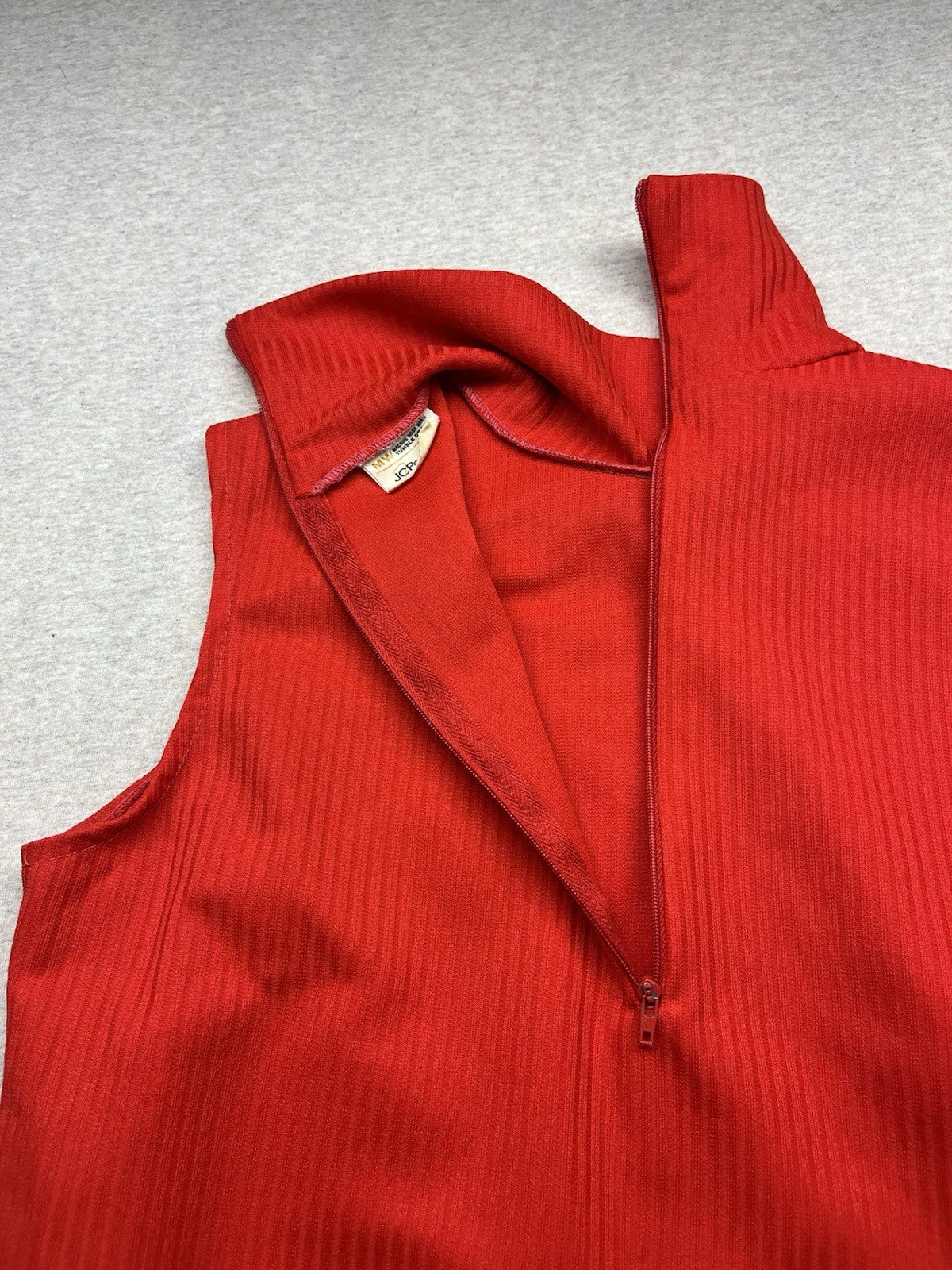 1960s Women’s Red Sleeveless Knit Top