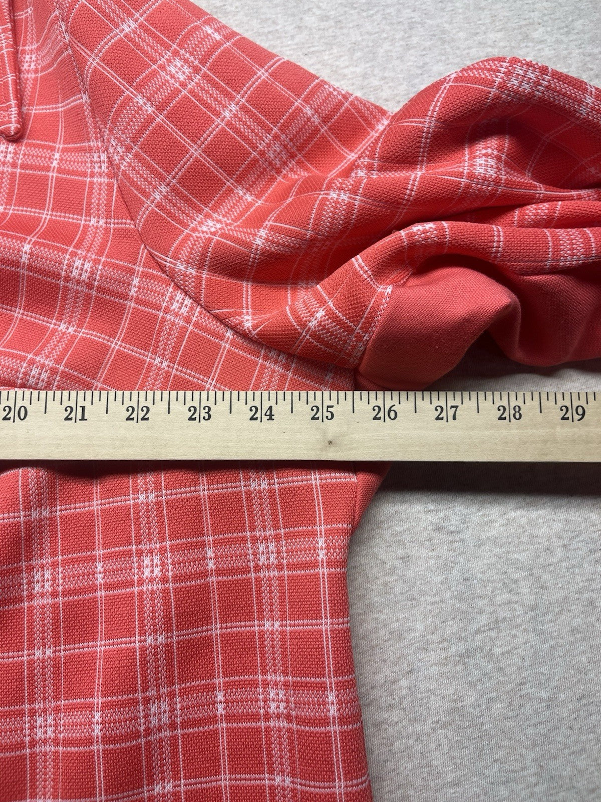 1970s Women’s Peach Plaid L Sleeve Knit Top