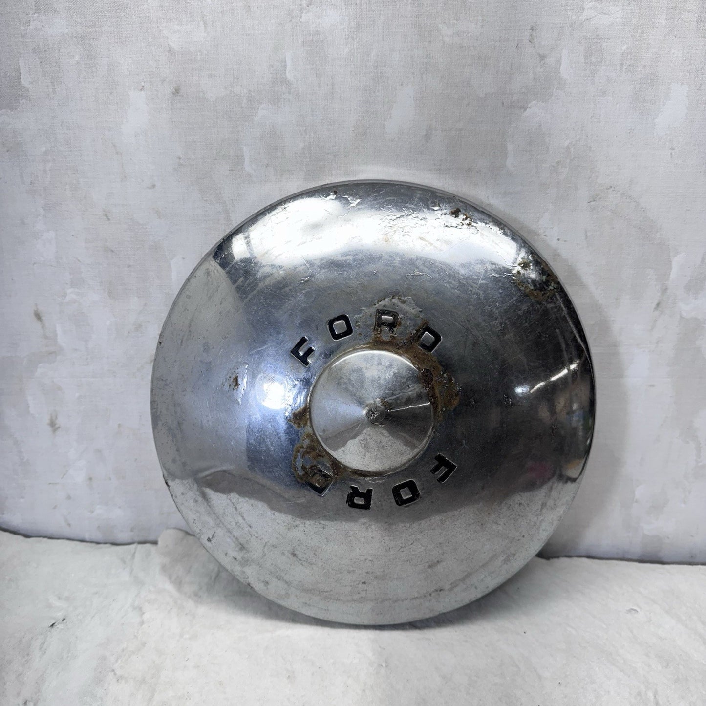 1949-1950 Ford Deluxe Hub Cap