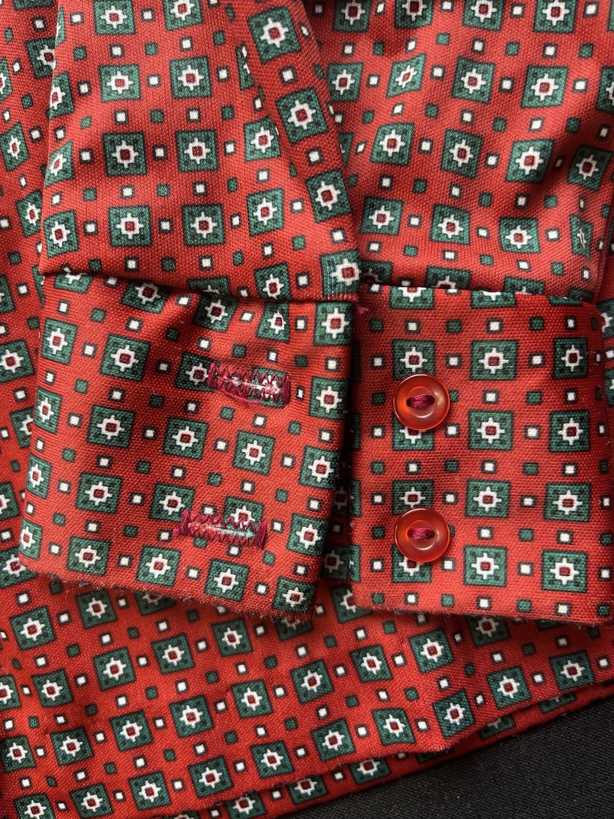 1970s Women’s L Sleeve Red Patterned Knit Jack Winter Shirt