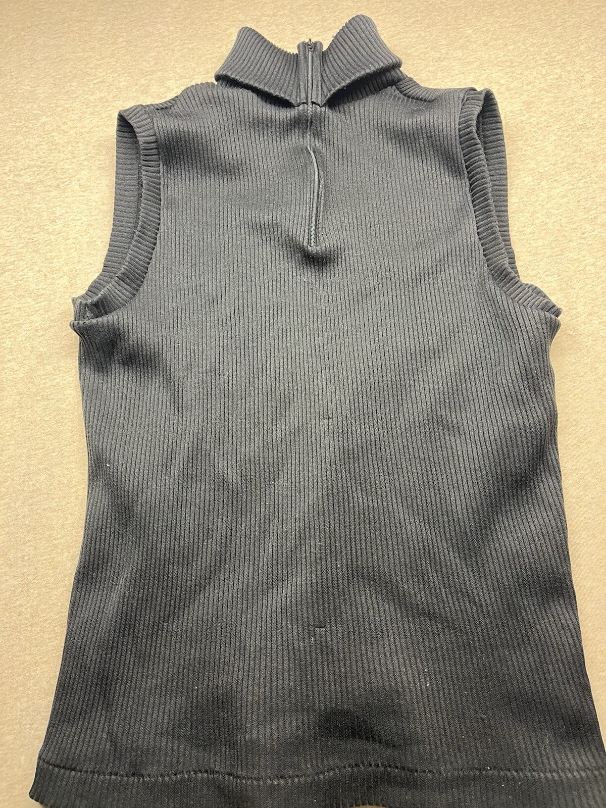 1970s Women’s Black Sleeveless Knit Top