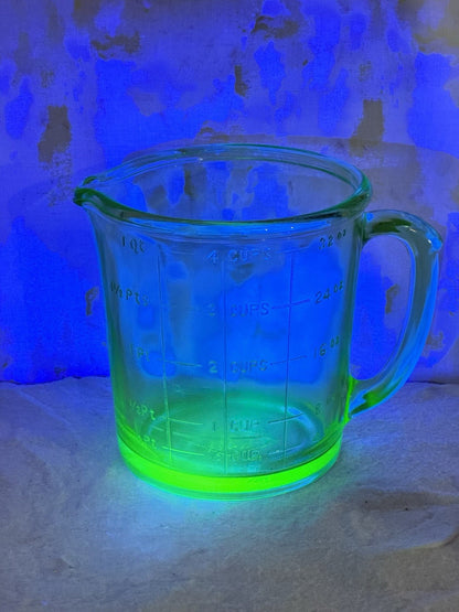 1 Quart Uranium Glass Measuring Cup Vintage Hazel Atlas