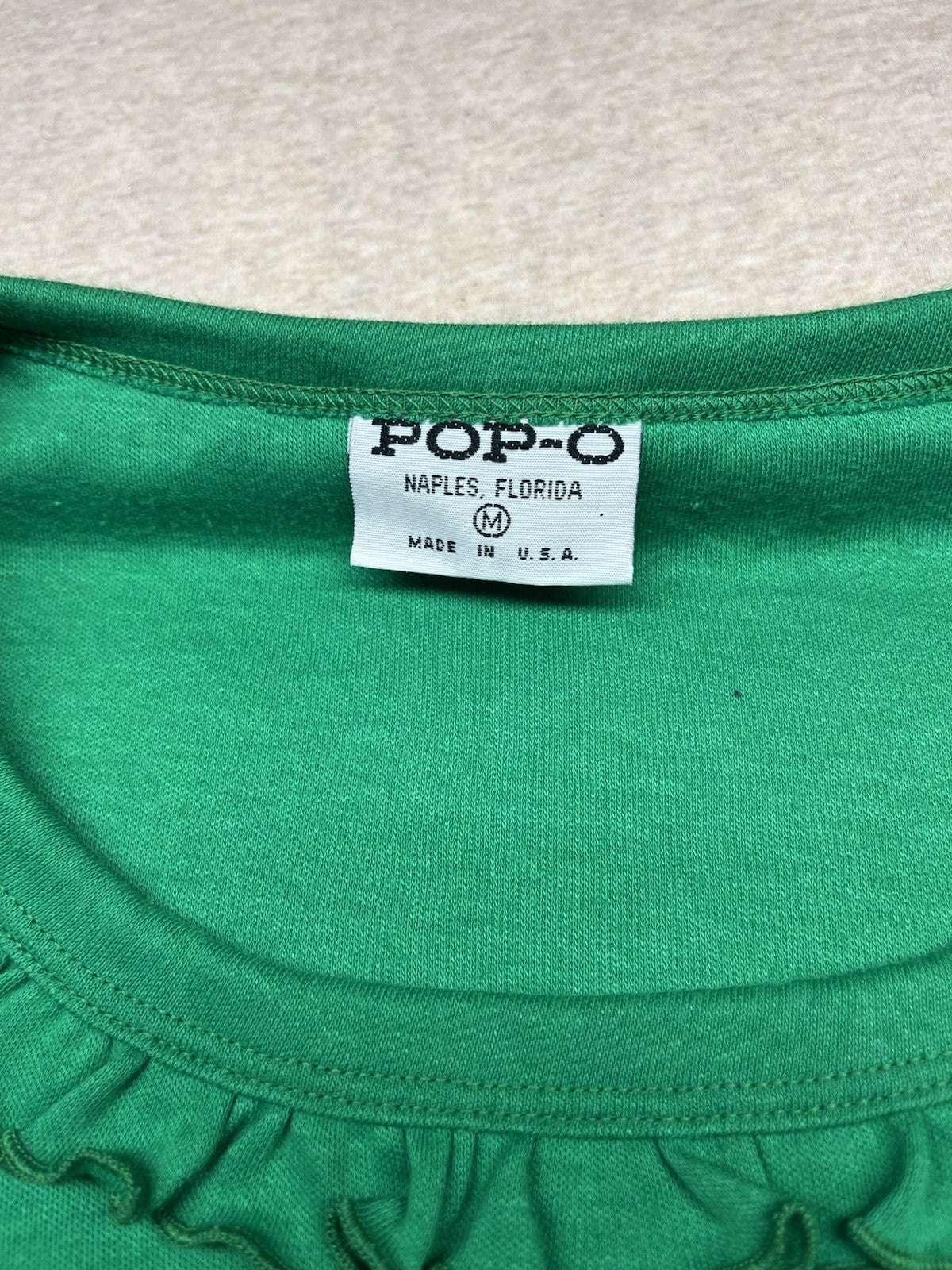 1970s Women’s Green Knit Ruffled S Sleeve Top