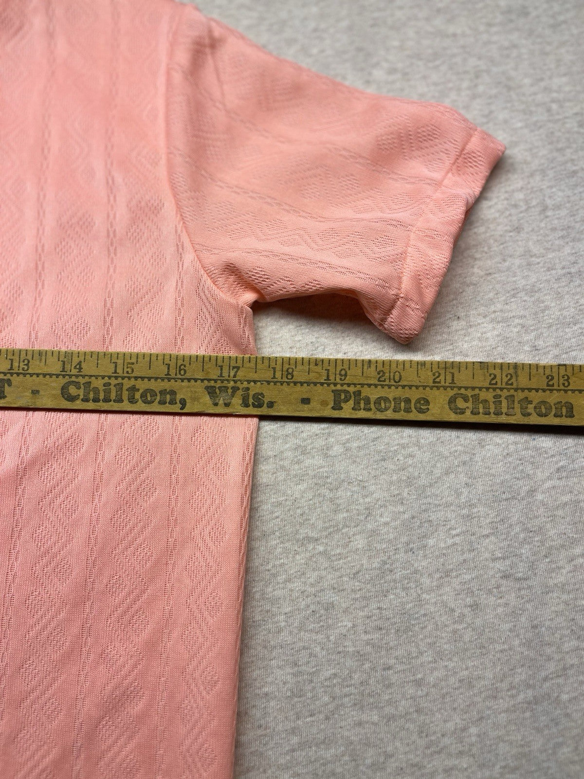 1970s Women’s Peach Knit S Sleeve Shirt