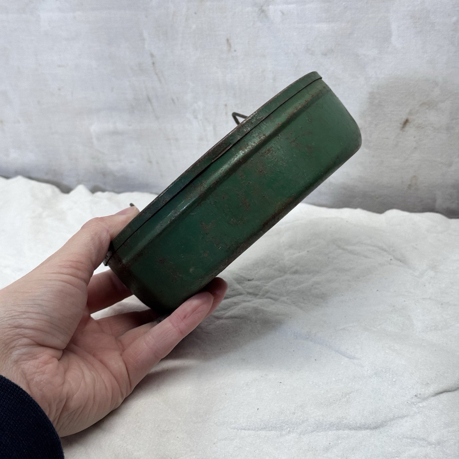 Metal Vintage Waistband Fishing Bait Container Green