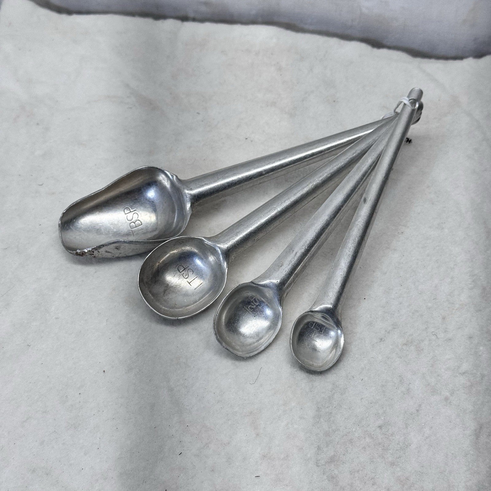 Set Of 4 Aluminum Measuring Spoons Vintage 