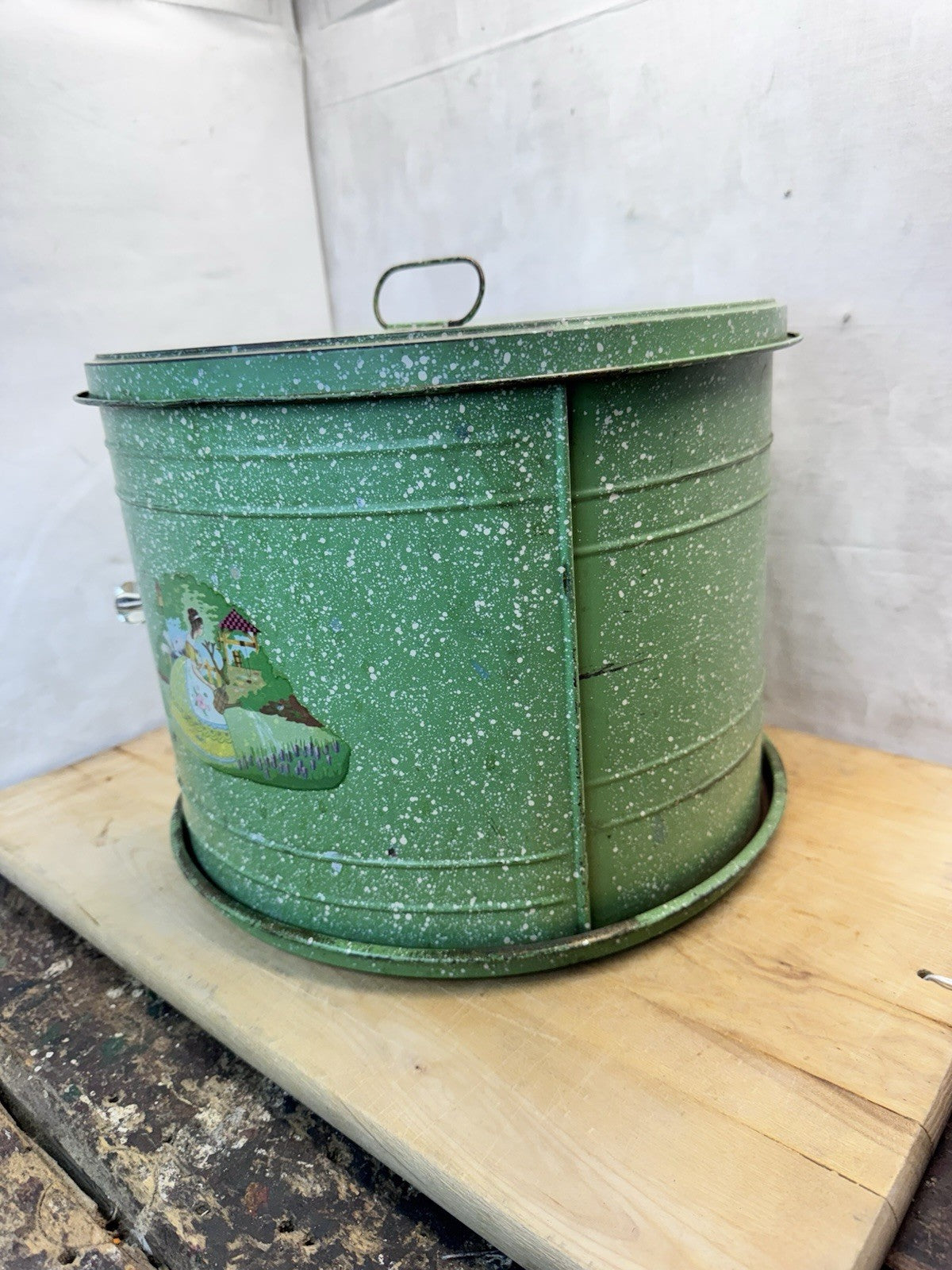 Vintage Green Tin Cake Carrier #1466