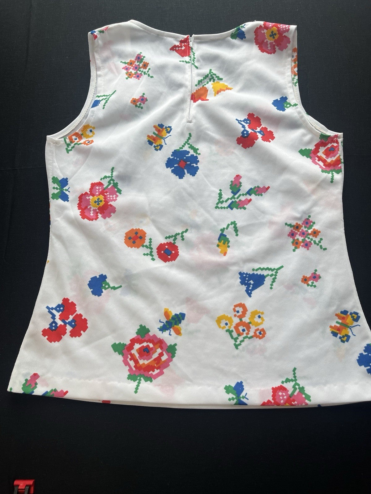 1960s White Flowered Sleeveless Knit Shirt