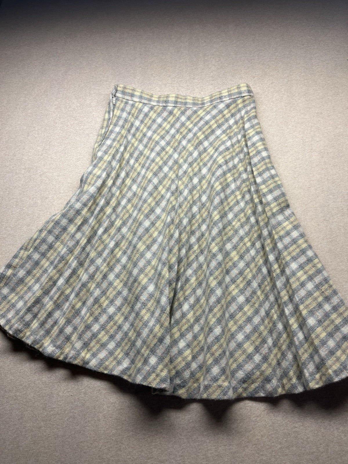 1960s Women’s Grey Plaid Wool Skirt