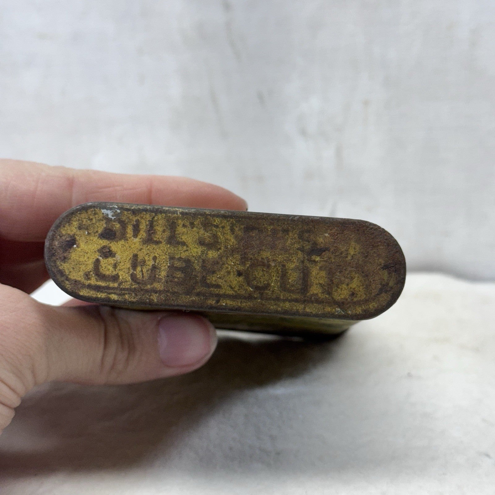 J.G Dills Best Cube Cut Club Tin Vintage