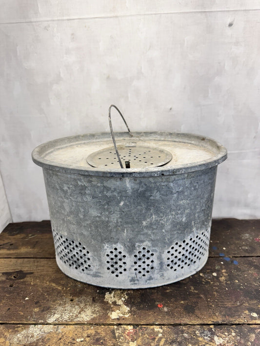 Vintage Oval Metal Minnow Bucket #1015