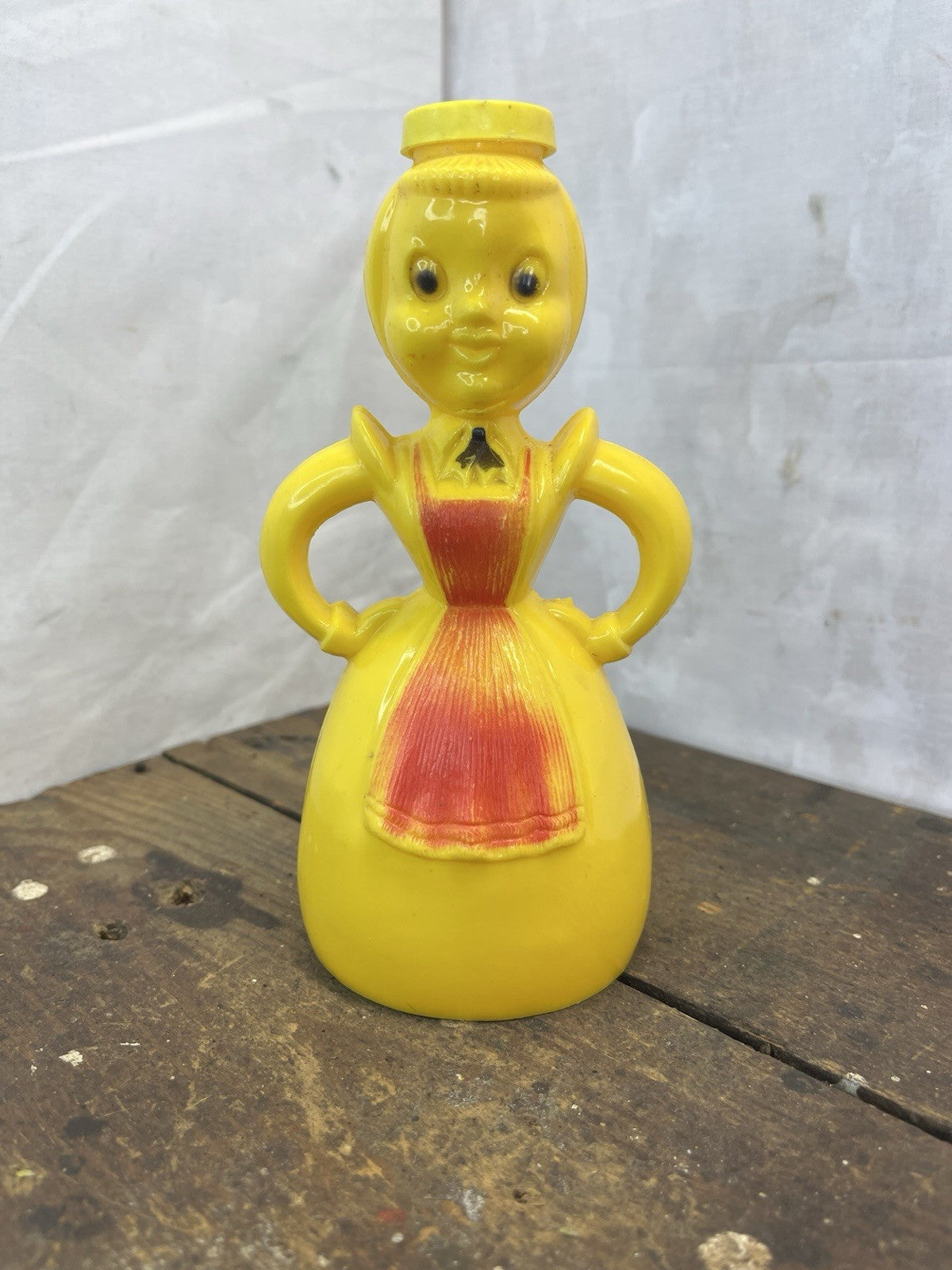 Vintage Yellow Merry Maid Laundry Spritzer #112