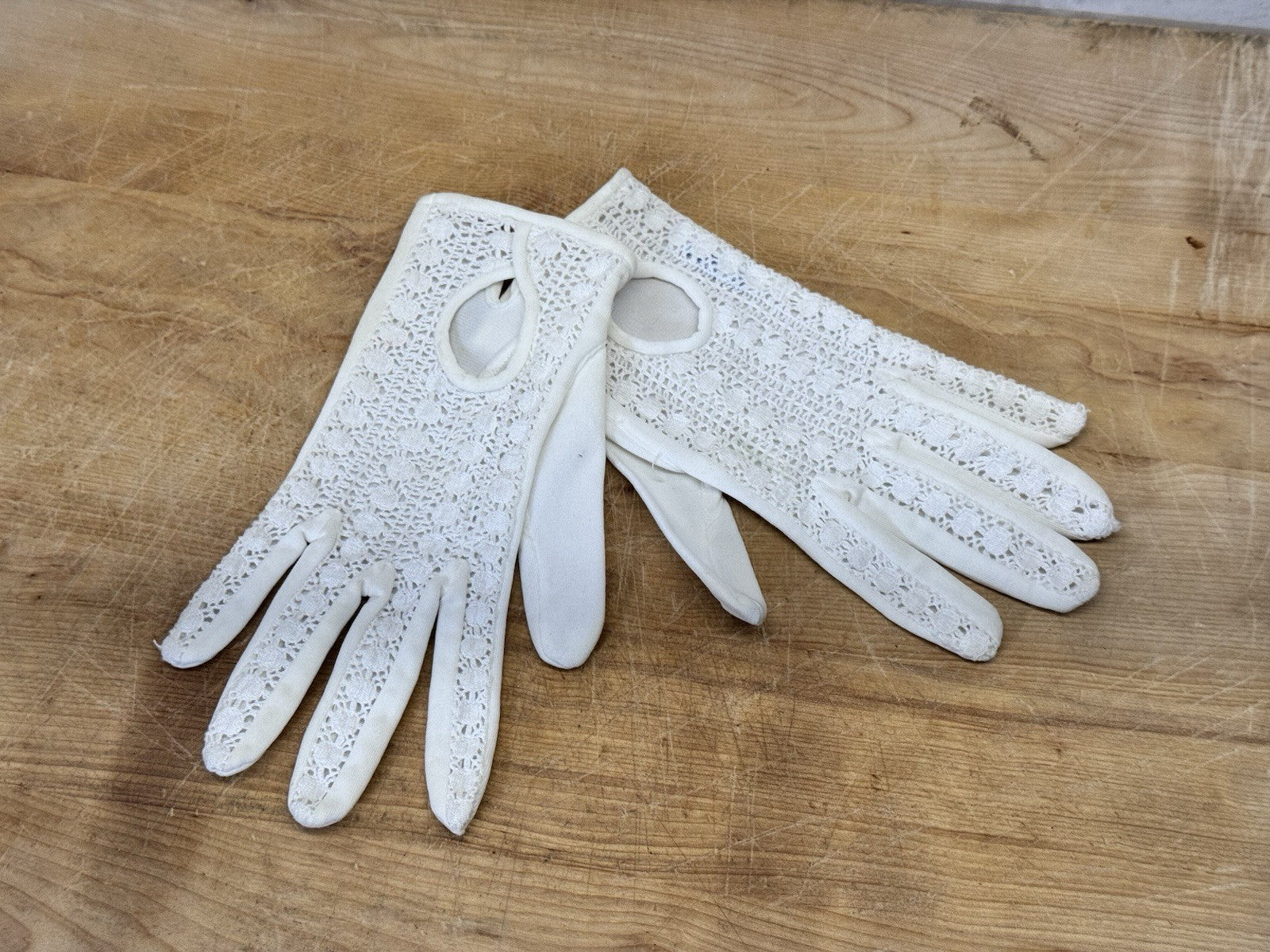 White Vintage Child’s Stretch Lace Cloth Gloves  #S-1835