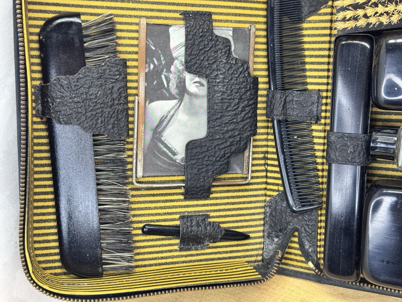 Antique Gentleman Grooming Kit New Old Stock Vintage Leather Case #1114