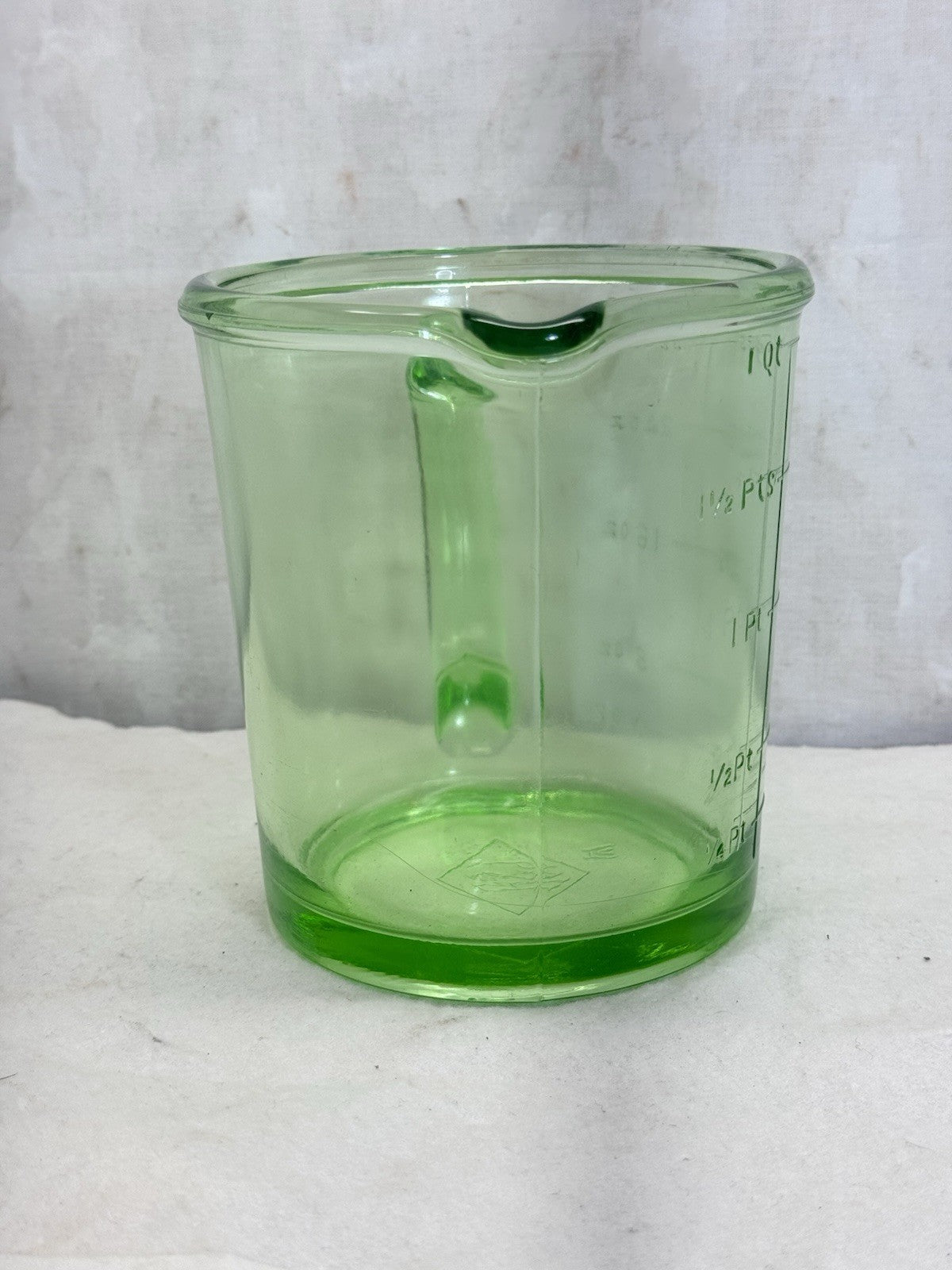 1 Quart Uranium Glass Measuring Cup Vintage Hazel Atlas