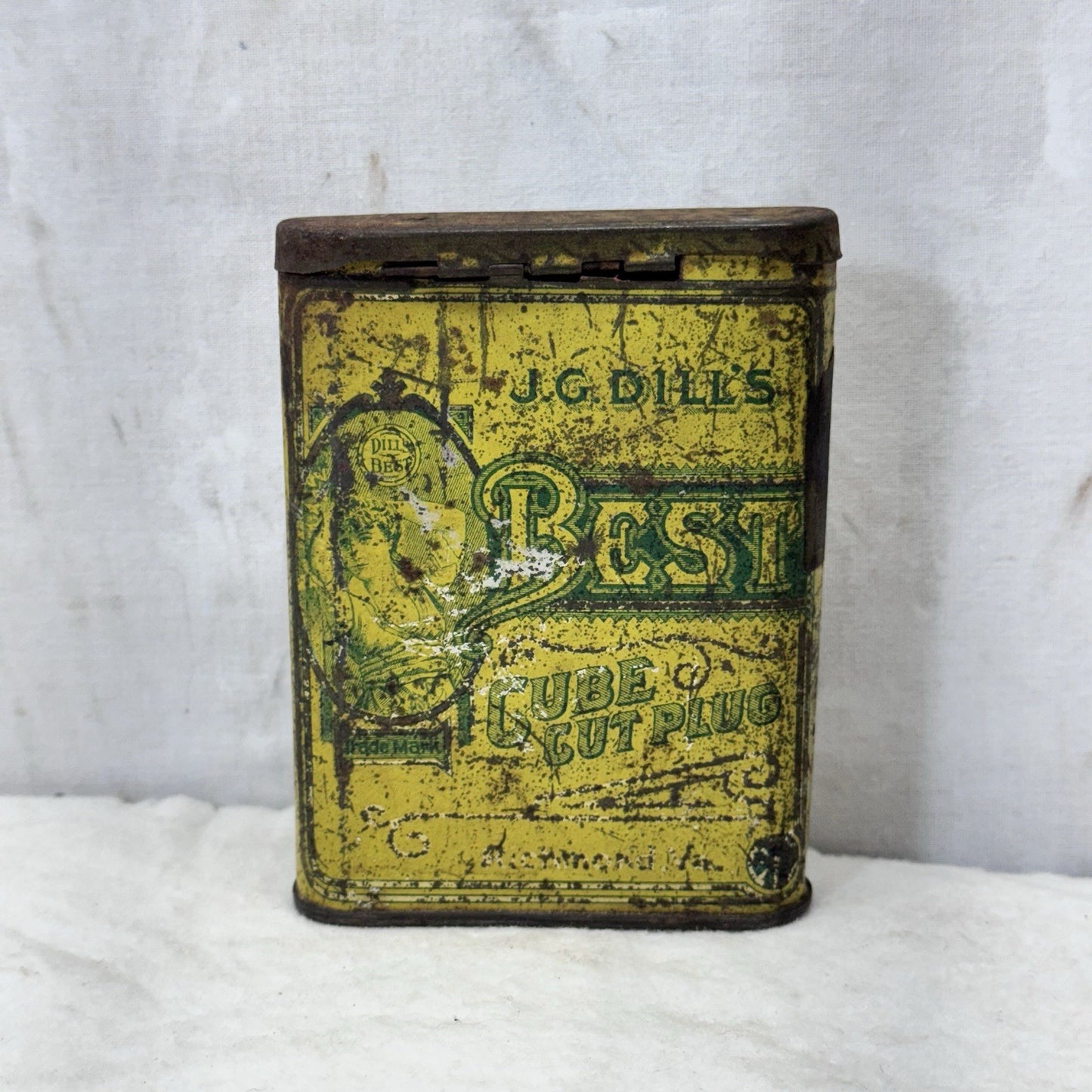 J.G Dills Best Cube Cut Club Tin Vintage