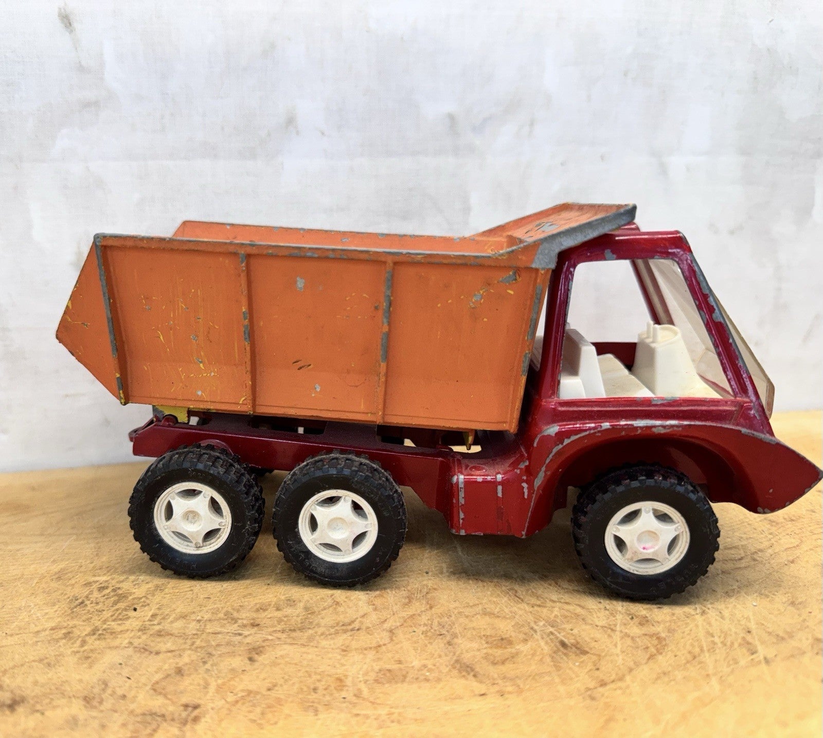 Vintage Hubley Metal Dump Truck Toy #S-1692