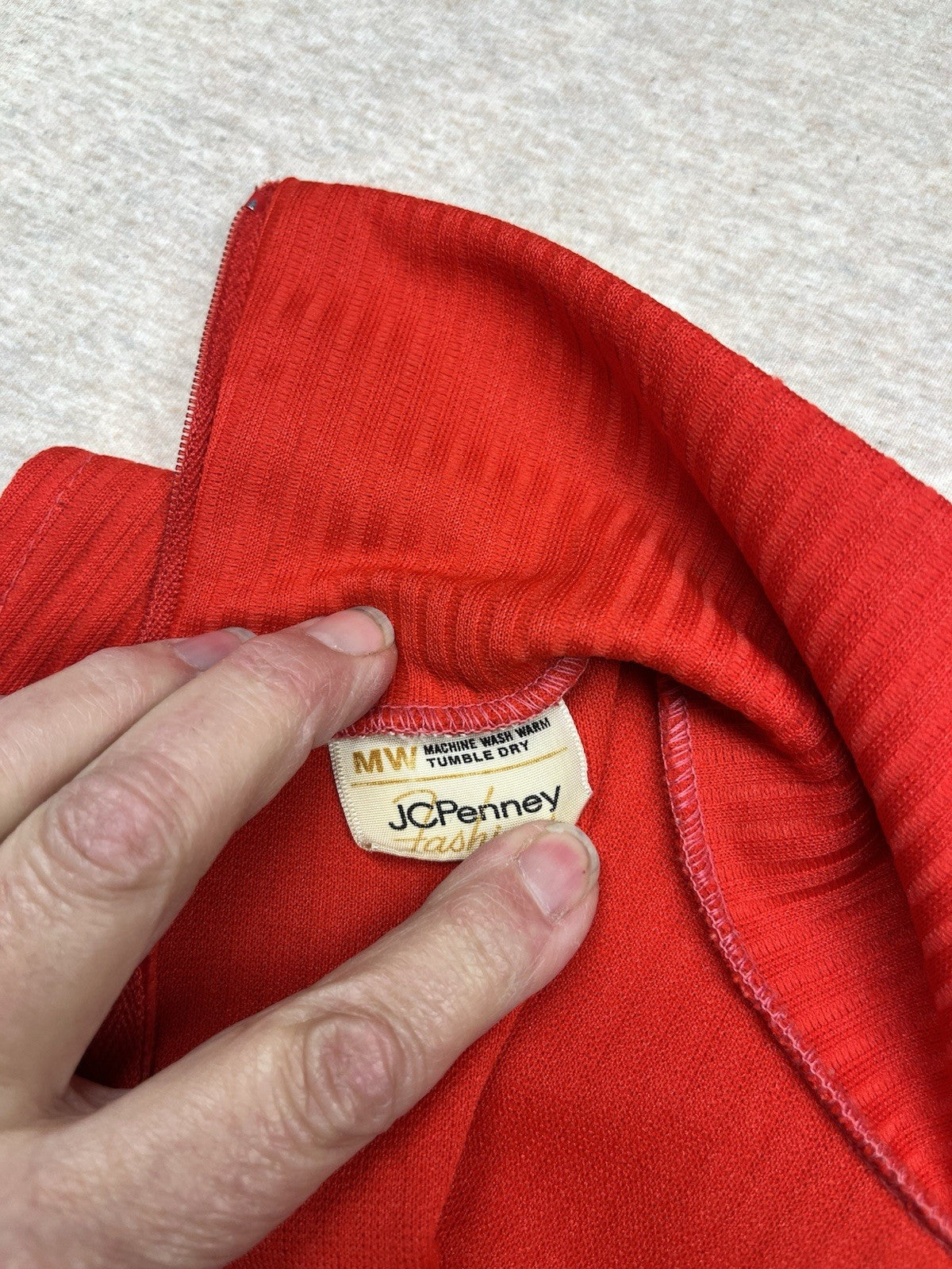 1960s Women’s Red Sleeveless Knit Top