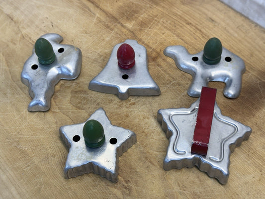 Five Christmas Cookie Cutters Vtg #1401