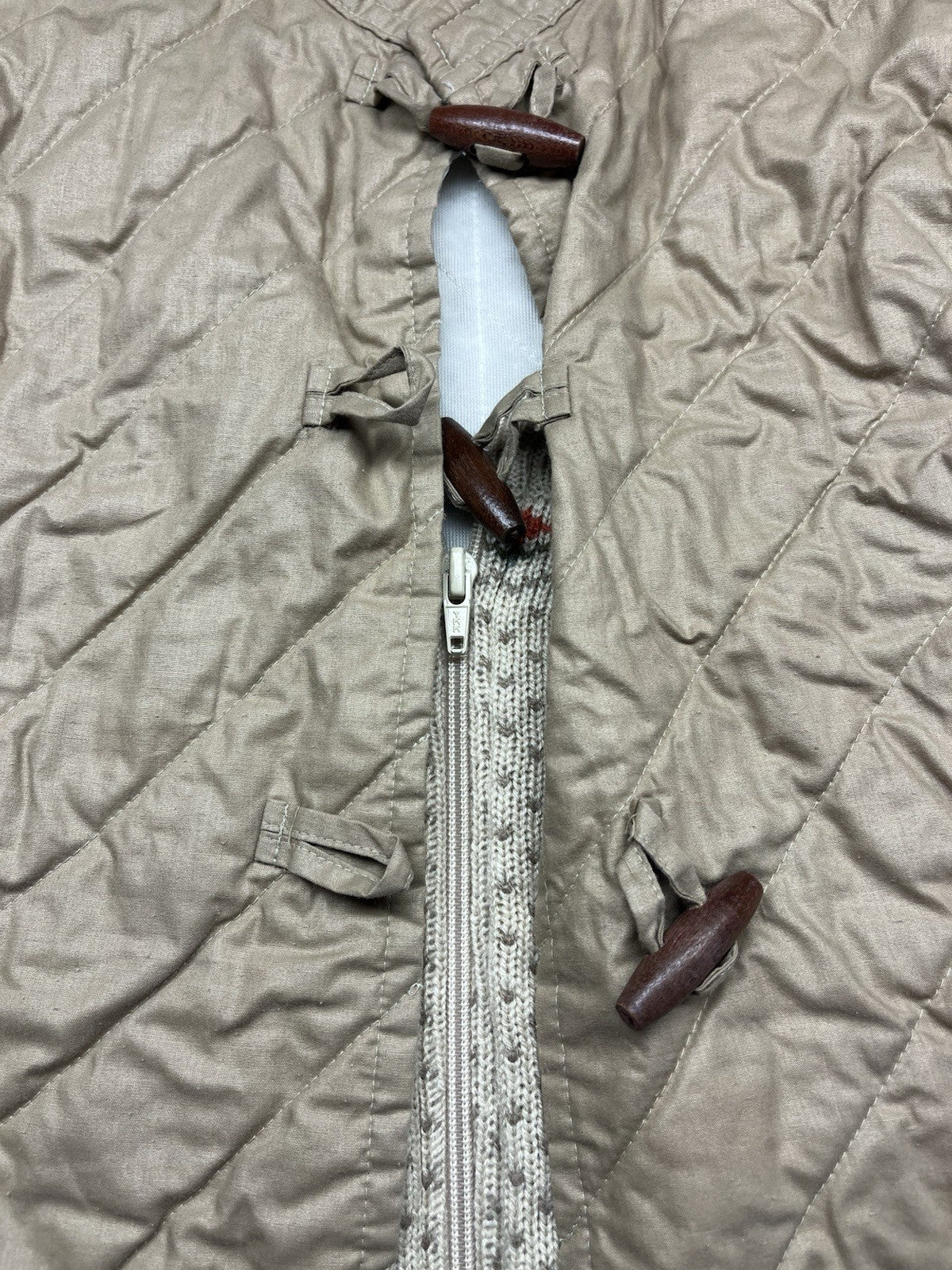 1980s Women’s Tan Vest W/sweater Print