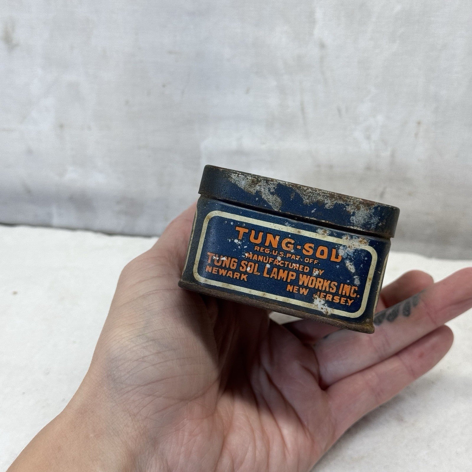 Tung-Sol Fixed Focus Automobile Lamp bulbs Metal Vintage Tin