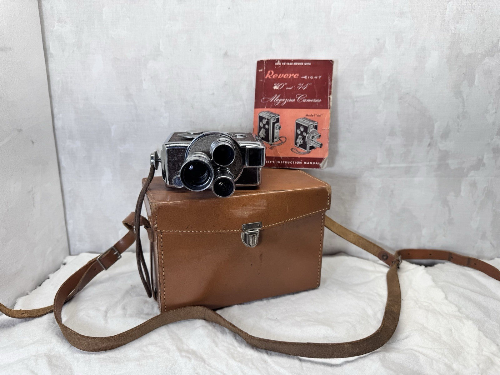 Revere 8 model 44 Movie Camera With Bag Vintage 