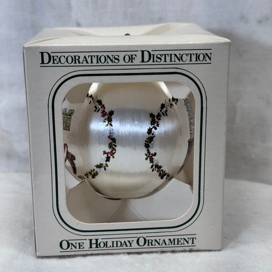 Decorations of Distinction Vintage NOS Ornament #2200